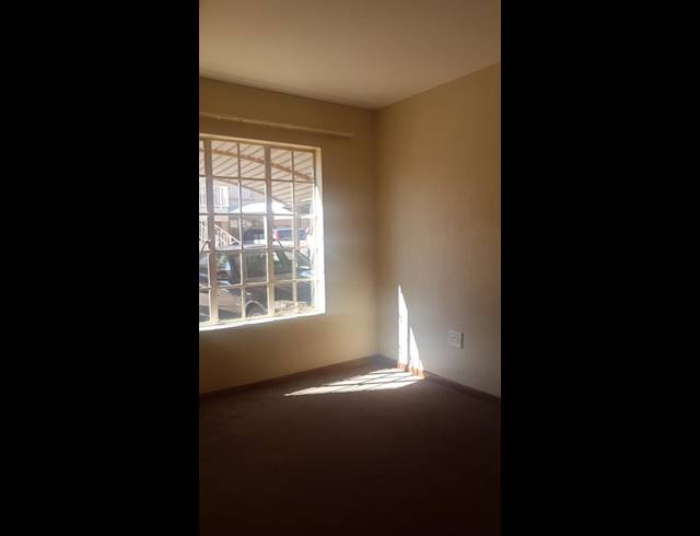 2 BEDROOM PROPERTY TO RENT IN HELIKONPARK